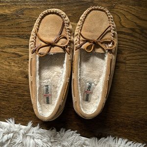 minnetonka moccasin slippers